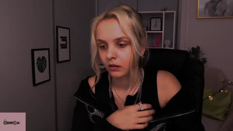 Julia  online show from January 2025 02:03:01 PM