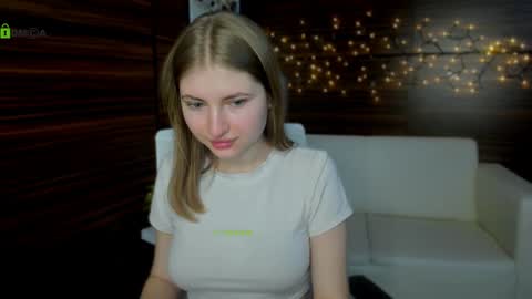 Julia  online show from January 2025 09:37:01 PM