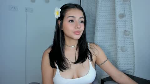 julia_strauns online show from January 2025 05:51:01 AM