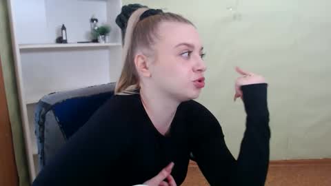 juliacrazy_ online show from March 2025 05:55:02 AM