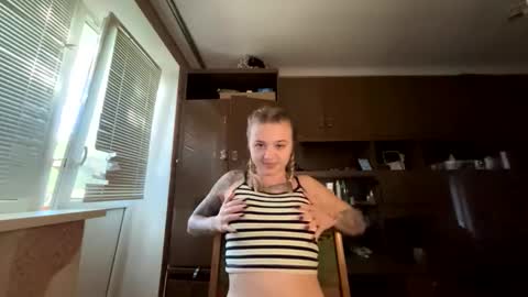 juliacrazy_ online show from September 2025 01:58:02 PM