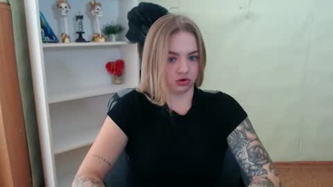 juliacrazy_ online show from September 2025 07:01:02 AM