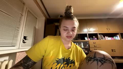 juliacrazy_ online show from October 2025 03:43:01 PM
