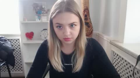 juliacrazy_ online show from October 2025 05:17:02 AM