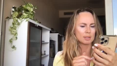 Snapshot of julialemilf chatting on June 2026 10:51:01 AM julialemilf online show from June 2026 10:51:01 AM