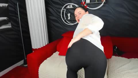 juliamillss online show from September 2025 12:23:01 AM