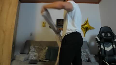 julian_wallace online show from September 2025 07:57:02 PM