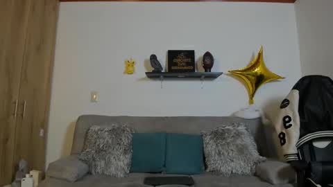 julian_wallace online show from September 2025 02:11:02 PM