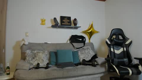 julian_wallace online show from December 2025 06:36:01 PM