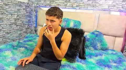 julian online show from September 2025 02:22:02 PM