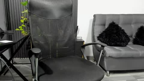 Julian online show from February 2025 01:58:01 AM