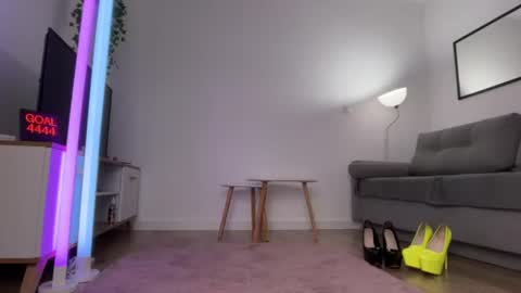 Julia online show from June 2026 08:02:01 PM