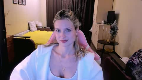 Snapshot of julie_flores chatting on November 2025 02:59:02 PM Julie online show from November 2025 02:59:02 PM