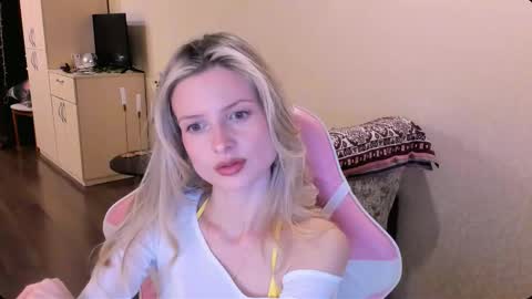 Snapshot of julie_flores chatting on November 2025 04:33:01 PM Julie online show from November 2025 04:33:01 PM