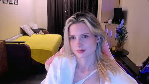 Snapshot of julie_flores chatting on November 2025 03:12:02 PM Julie online show from November 2025 03:12:02 PM