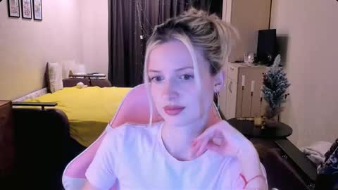 Snapshot of julie_flores chatting on November 2025 03:22:02 PM Julie online show from November 2025 03:22:02 PM