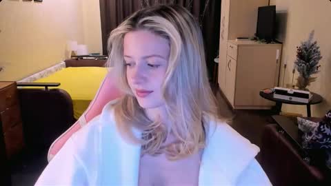 Snapshot of julie_flores chatting on November 2025 03:09:02 AM Julie online show from November 2025 03:09:02 AM