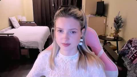 Snapshot of julie_flores chatting on November 2025 02:10:01 PM Julie online show from November 2025 02:10:01 PM