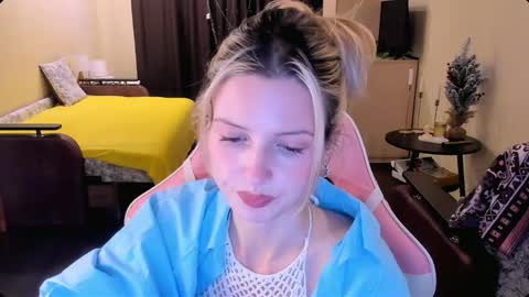 Snapshot of julie_flores chatting on December 2025 02:56:02 PM Julie online show from December 2025 02:56:02 PM