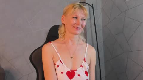 Snapshot of julie_lucasss chatting on April 2026 12:46:02 AM Julie Lucasss online show from April 2026 12:46:02 AM