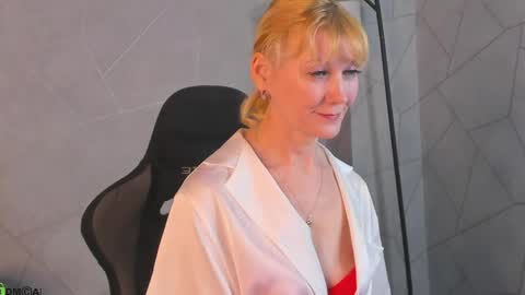 Snapshot of julie_lucasss chatting on April 2026 01:42:02 AM Julie Lucasss online show from April 2026 01:42:02 AM