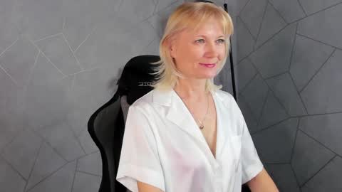 Snapshot of julie_lucasss chatting on May 2026 12:59:02 AM Julie Lucasss online show from May 2026 12:59:02 AM