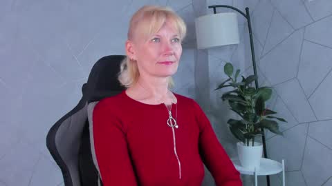 Snapshot of julie_lucasss chatting on May 2026 12:05:01 AM Julie Lucasss online show from May 2026 12:05:01 AM