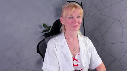 Snapshot of julie_lucasss chatting on May 2026 09:28:02 AM Julie Lucasss online show from May 2026 09:28:02 AM