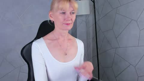 Snapshot of julie_lucasss chatting on May 2026 12:19:02 AM Julie Lucasss online show from May 2026 12:19:02 AM