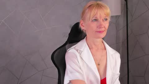 Snapshot of julie_lucasss chatting on May 2026 11:34:04 PM Julie Lucasss online show from May 2026 11:34:04 PM
