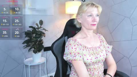 Snapshot of julie_lucasss chatting on June 2026 12:12:02 AM Julie Lucasss online show from June 2026 12:12:02 AM
