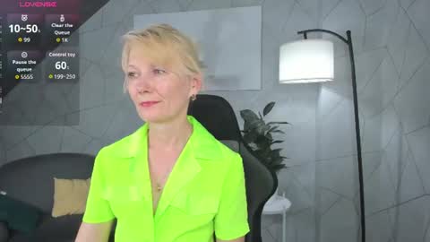 Snapshot of julie_lucasss chatting on June 2026 12:32:02 AM Julie Lucasss online show from June 2026 12:32:02 AM