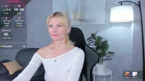 Snapshot of julie_lucasss chatting on June 2026 12:15:02 AM Julie Lucasss online show from June 2026 12:15:02 AM