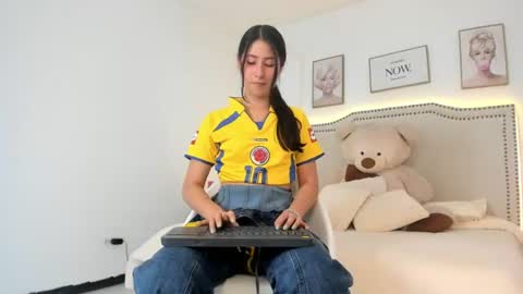 juliee_ross online show from July 2026 12:31:02 PM
