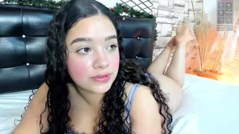 julieta_333 online show from December 2025 01:29:02 PM