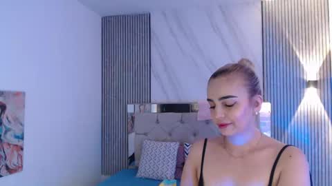 julieta__fox_ online show from April 2026 03:02:01 AM