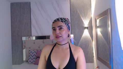 Snapshot of julieta__fox_ chatting on June 2026 05:06:01 PM julieta__fox_ online show from June 2026 05:06:01 PM