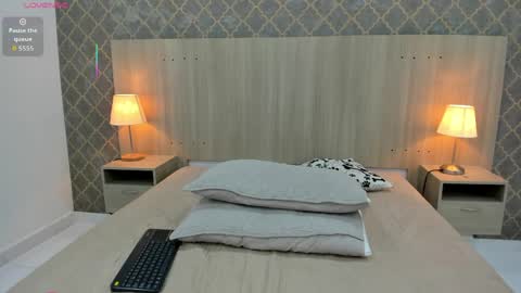 Julieta Robertson online show from April 2026 06:19:01 AM