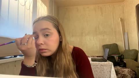 Mia online show from November 2025 11:23:02 AM