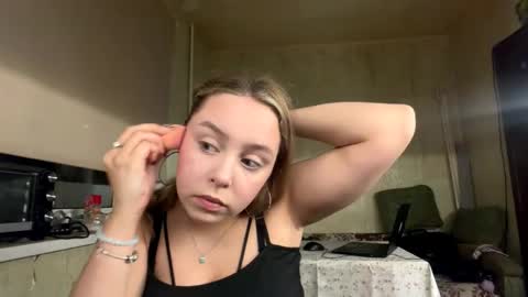 Mia online show from November 2025 02:07:02 PM