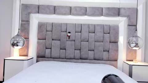 Hi guys It is a pleasure to have you here I am Julieta  online show from November 2025 12:06:01 PM