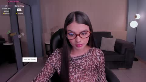 Juliette Moreau online show from May 2026 07:44:01 PM