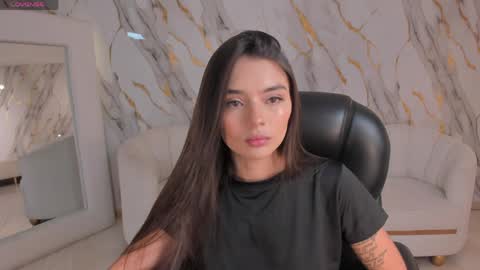 Juliette Moreau online show from May 2026 06:47:02 PM