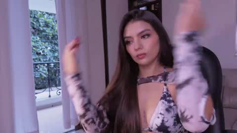 Snapshot of juliettemoreaux chatting on June 2026 11:36:01 AM Juliette Moreau online show from June 2026 11:36:01 AM