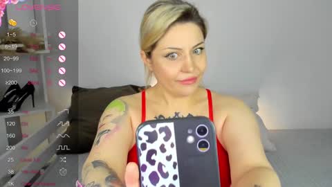 Snapshot of jully_rox chatting on February 2025 11:20:02 AM Jully online show from February 2025 11:20:02 AM