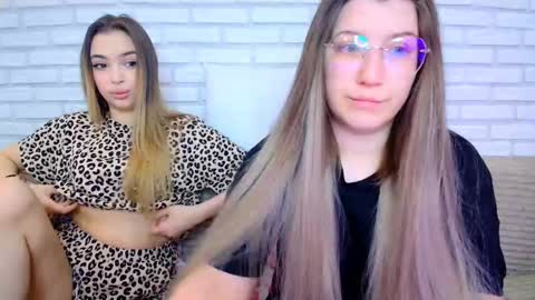 Snapshot of jullymood chatting on March 2026 07:10:01 AM DoubleCherry online show from March 2026 07:10:01 AM