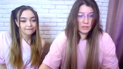 Snapshot of jullymood chatting on March 2026 07:01:02 AM DoubleCherry online show from March 2026 07:01:02 AM