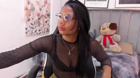 julsgomezz online show from April 2026 01:01:01 PM