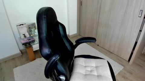 july_correa online show from October 2025 11:35:01 PM