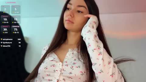 Hloya online show from February 2025 01:33:01 PM